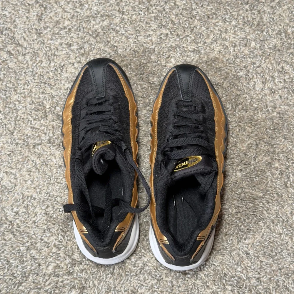Nike Air Max 95 GS gold/Black Kids Sneakers 905348-032 Size 4Y